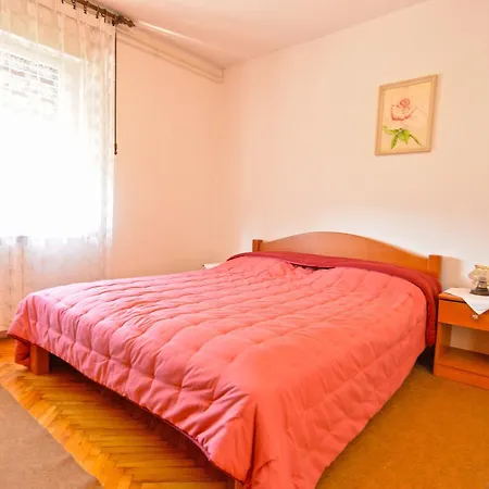 Guest house & Milka 1633 Pula
